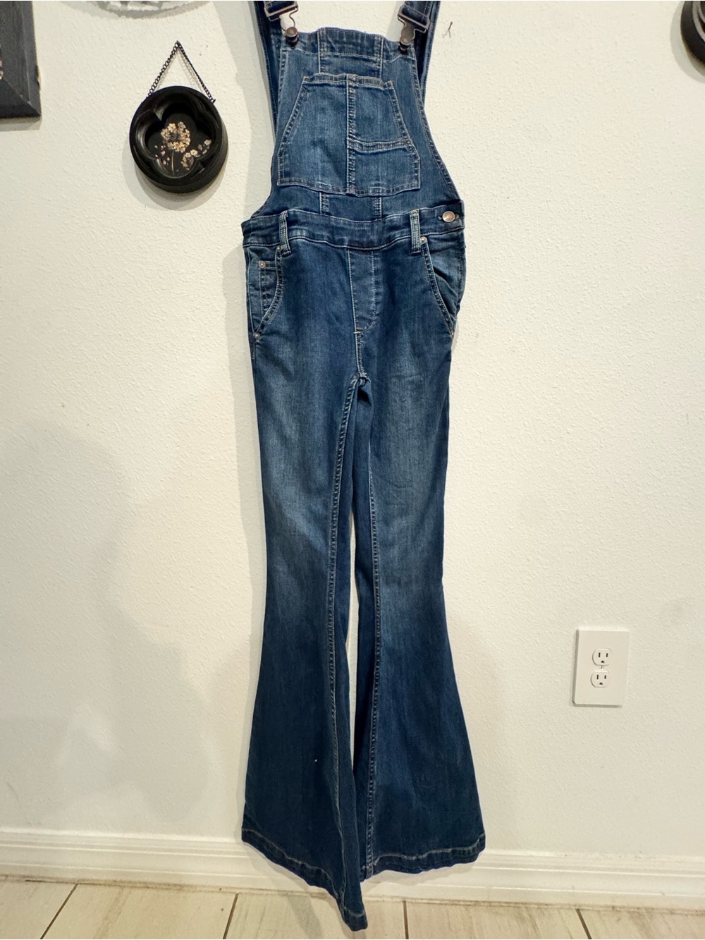 Women's We The Free “Carly” Dark Blue Flare Denim Overalls size 0-2
